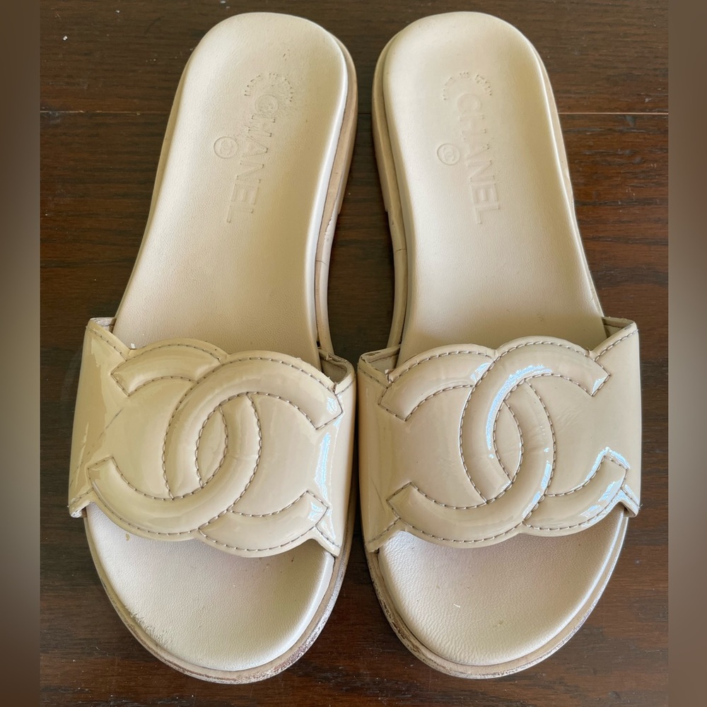 Chanel leather sandals